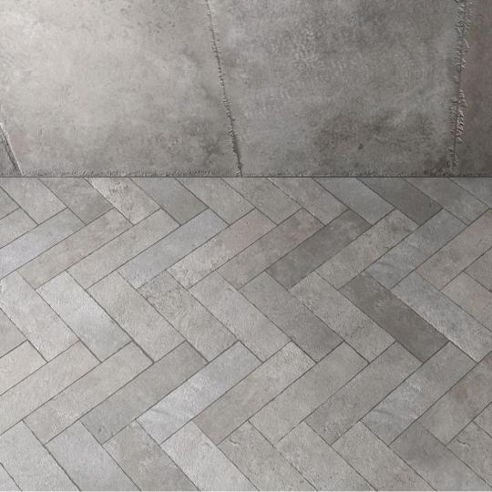 szurke halszalka burkolat jarolap csempe sotet padlolap mediterran country kulteri fagyallo terasz nappali folyoso isla ceramica castelli csuszasmentes.jpg